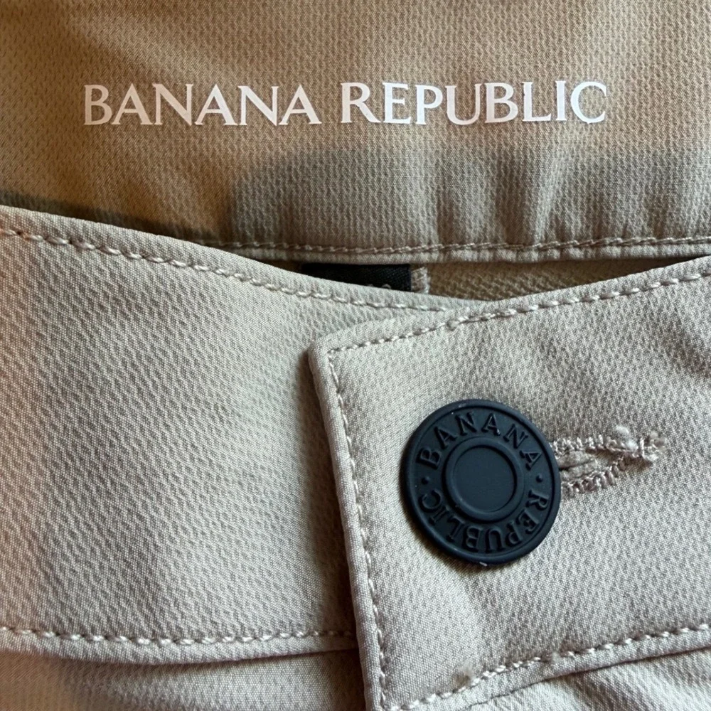 Banana Republic Performance Chinos Mens 38x30 Khaki Tan Stretch Golf Casual Pant
